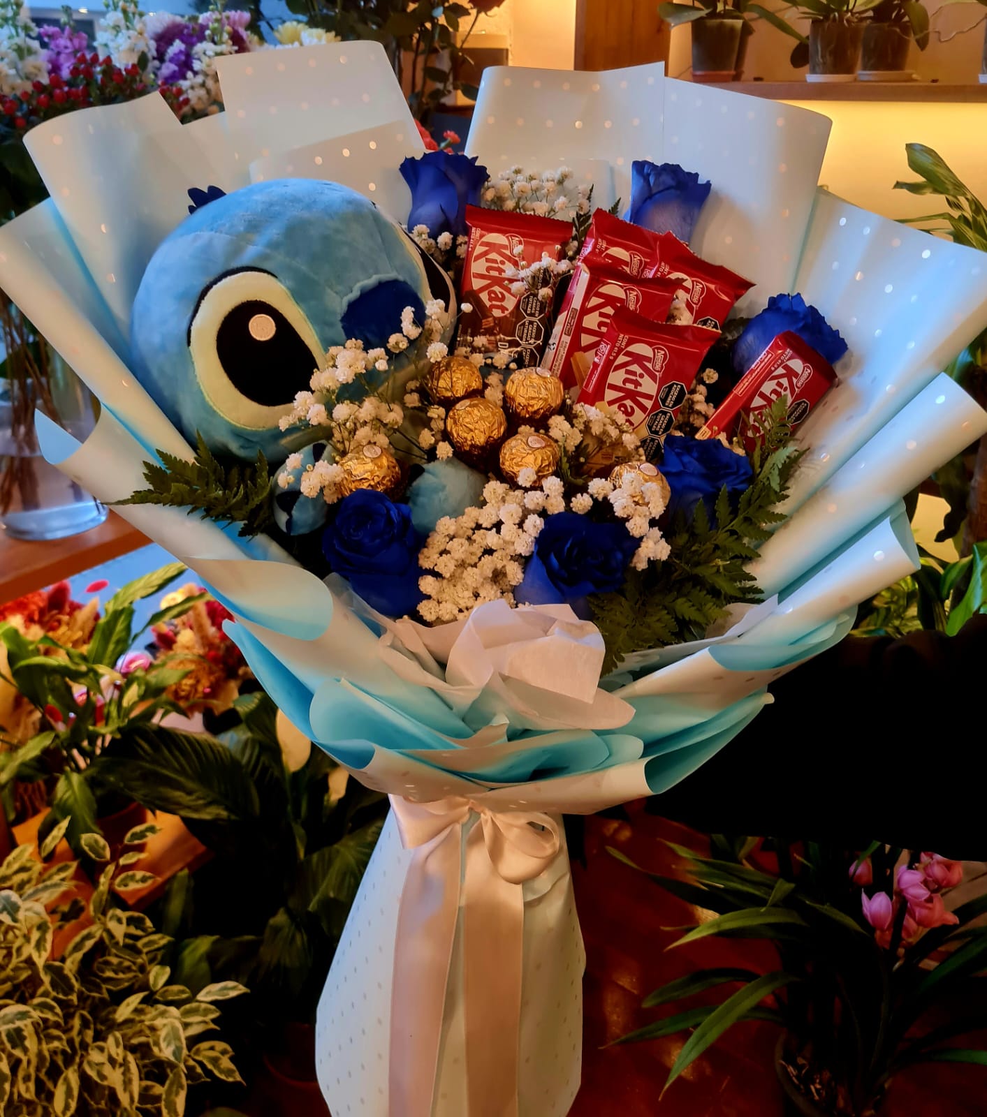 Envio y venta de flores ,rosas, plantas,arreglos florales ,regalos y desayunos a domicilio con delivery gratis en la Ciudad Autonoma de Buenos Aires y con costo de env�o en localidades del Gran Buenos Aires asi como delivery de flores y plantas a trav�s de florerias asociadas en todas las provincias de la Argentina, Buenos Aires, la Pampa, Tucuman, La Rioja, R�o Negro, Entre Rios, Corrientes, Misiones, Neuquen, Chubut, Tierra del Fuego, Santa Cruz, San Luis, Mendoza, Cordoba, Jujuy, Formosa, Santiago del Estero, Salta, Chaco, Catamarca ,San Juan, y ademas realizamos el delivery de flores ,coronas,palmas , plantas y regalos a todas las ciudades de Argentina, Mar del Plata, C�rdoba, Buenos Aires, con cargo en Santa Rosa, La Plata, Bella Vista, Neuquen, Pilar, Paran�, Posadas, Resistencia, Cipolleti y mas de 300 ciudades y localidades en todo el territorio de nuestro pa�s, asi como tambien tenemos la posibilidad de enviar flores a casi todo el mundo en cuestion de horas